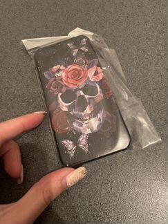 iPhone 5c с наушниками и чехлами