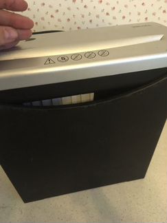 Шреддер / Машина для уничтожения бумаги