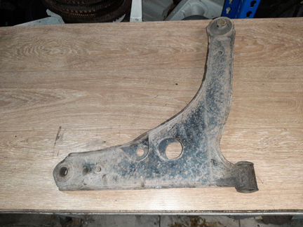 Рычаг подвески передний правый Ford Transit 2.2L