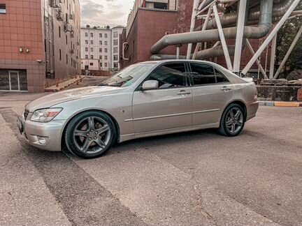 Toyota Altezza 2.0 AT, 2000, 310 000 км