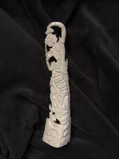 Костяная фигурка резная