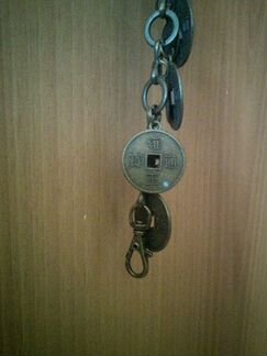 Металлический пояс с монетами