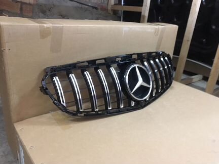 Решетка радиатора Мерседес 212 AMG Рестайлинг