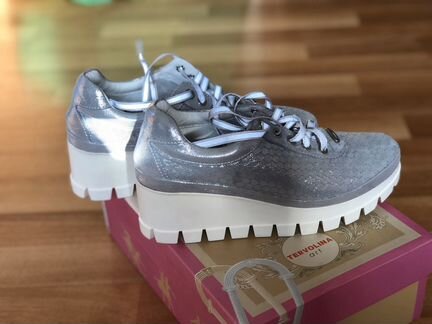 Кроссовки, полуботинки 38-39