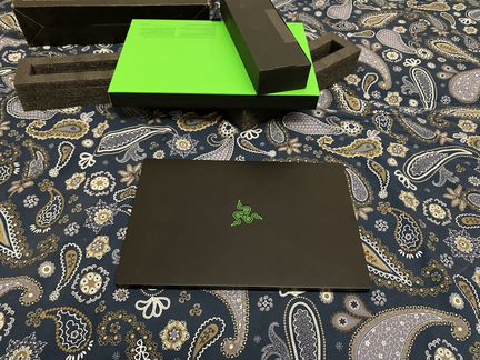 Razer Blade 15 240Hz + RTX 2070 + i7 9750H