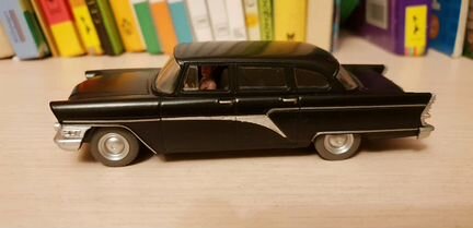 Модель автомобиля Чайка 1/43