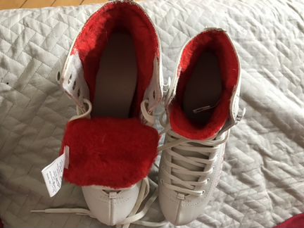 Коньки новые 39 размер