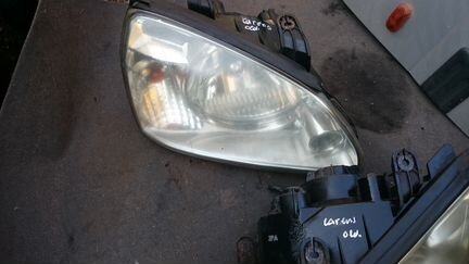 Фара на Kia Carens 2002-2006 г.в. бу