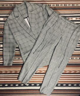 Костюм брючный размер 44-46